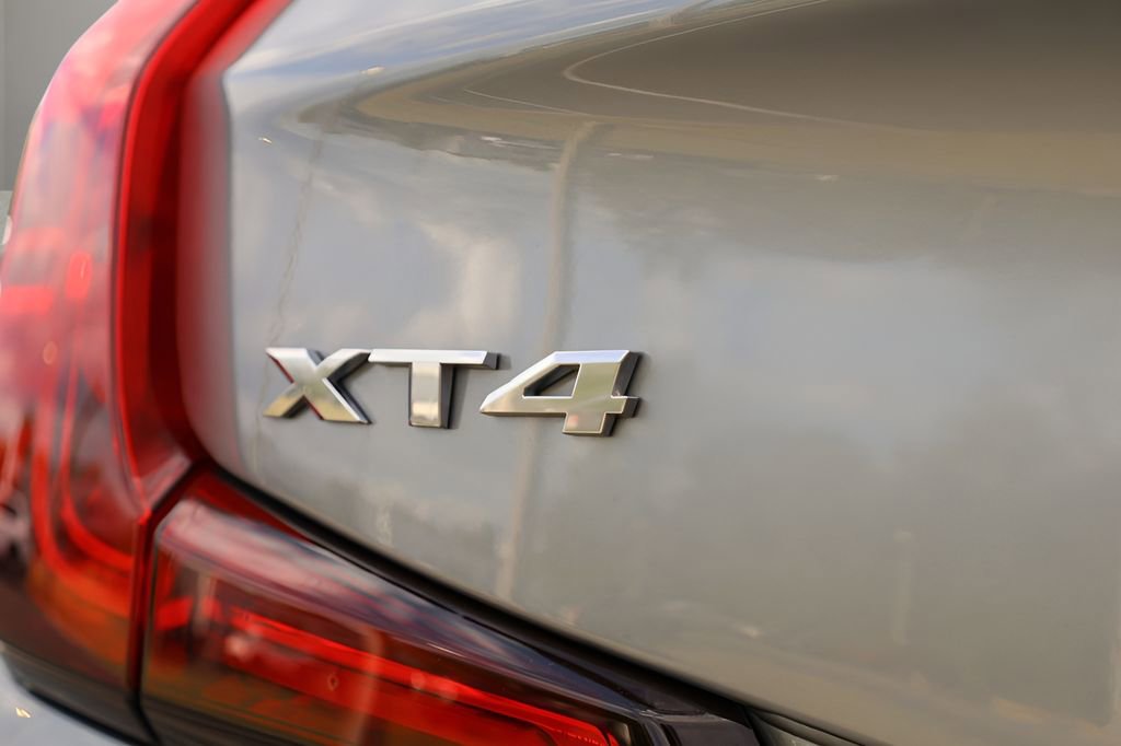 Used 2024 Cadillac XT4 Luxury w/ Cold Weather Package FWD image 27