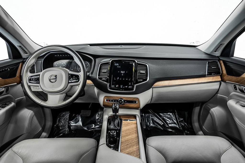 Used 2022 Volvo XC90 T6 Momentum w/ Advanced Package image 12