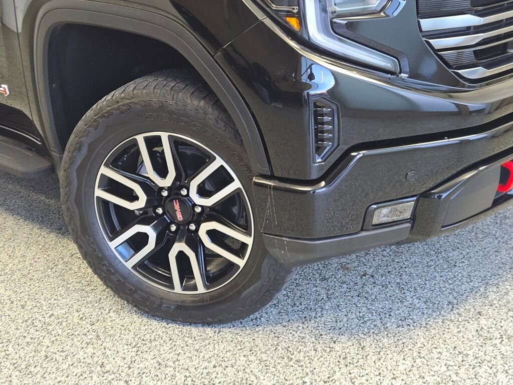 Used 2025 GMC Sierra 1500 AT4 w/ AT4 Premium Package image 3
