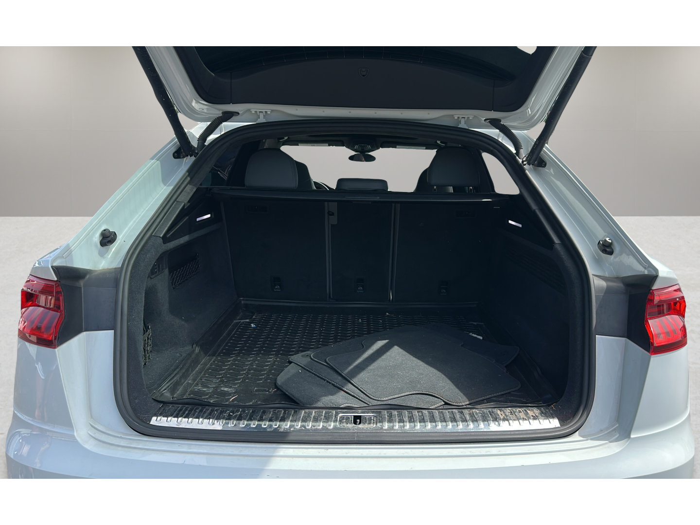 Used 2022 Audi SQ8 Prestige AWD/4WD image 20