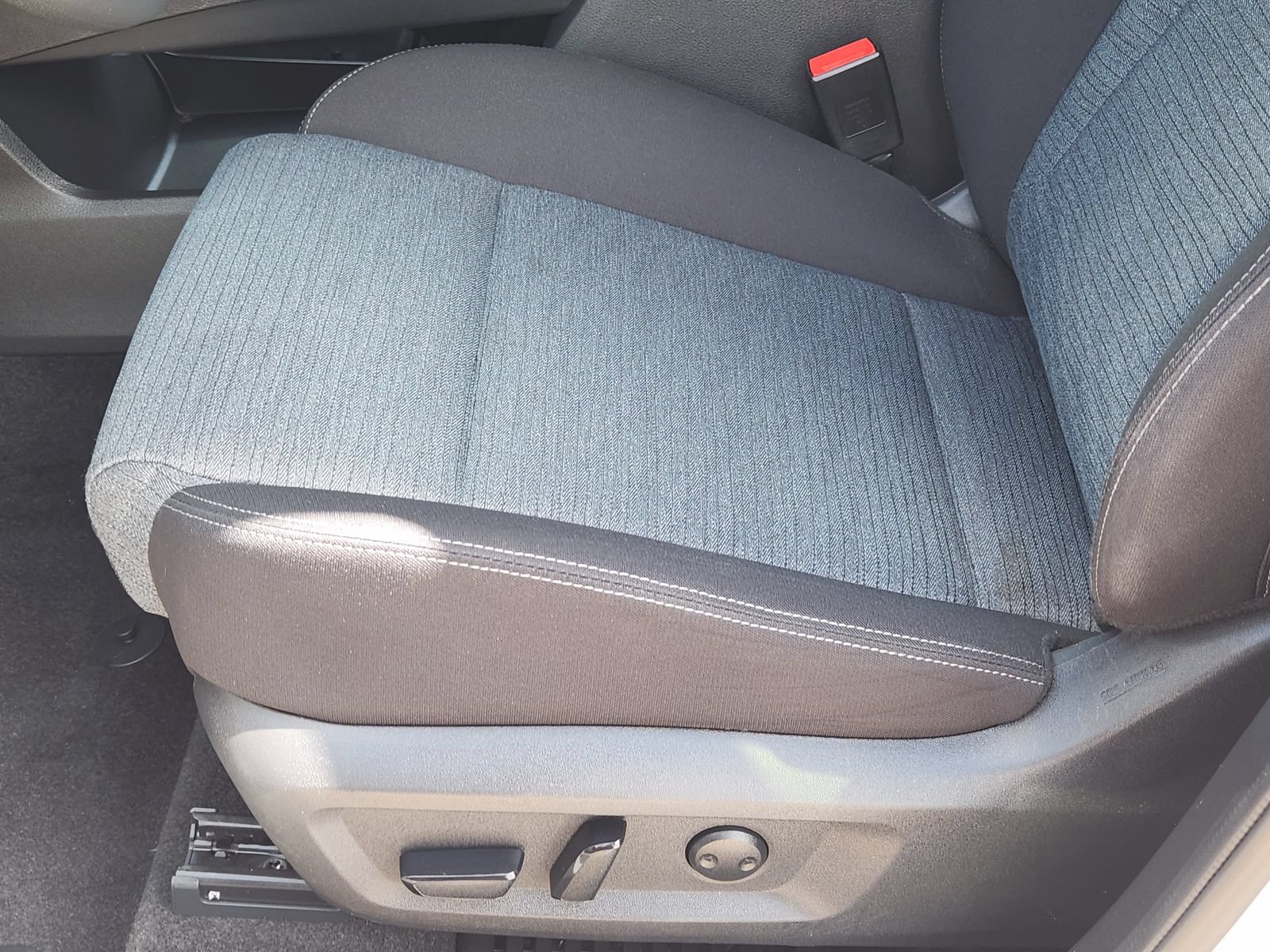 Used 2023 Nissan Rogue SV FWD image 27