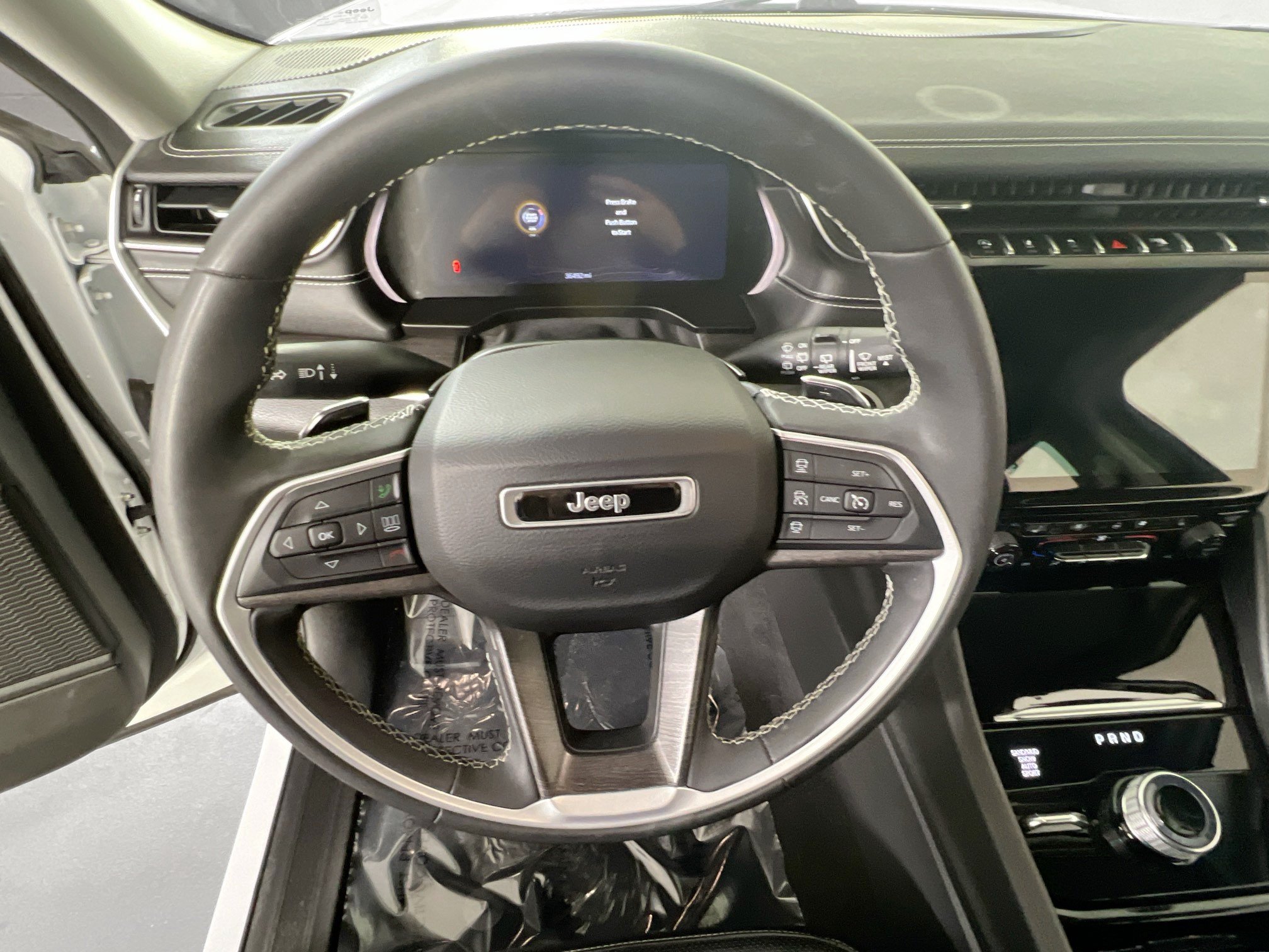 Used 2023 Jeep Grand Cherokee L Limited w/ Luxury Tech Group II AWD/4WD image 11