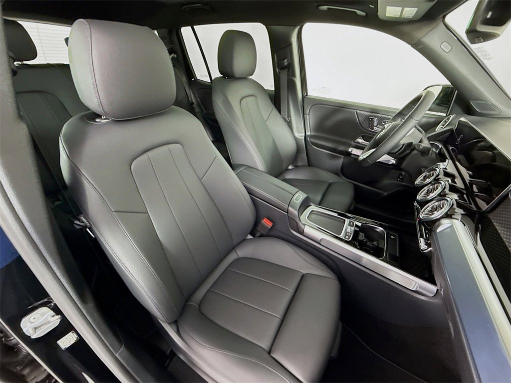 Used 2025 Mercedes-Benz GLB 250 4MATIC image 28