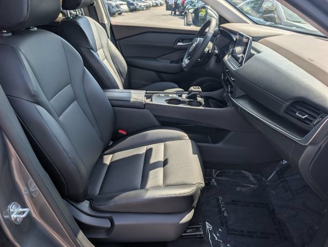 Used 2023 Nissan Rogue SV w/ SV Premium B Package FWD image 11