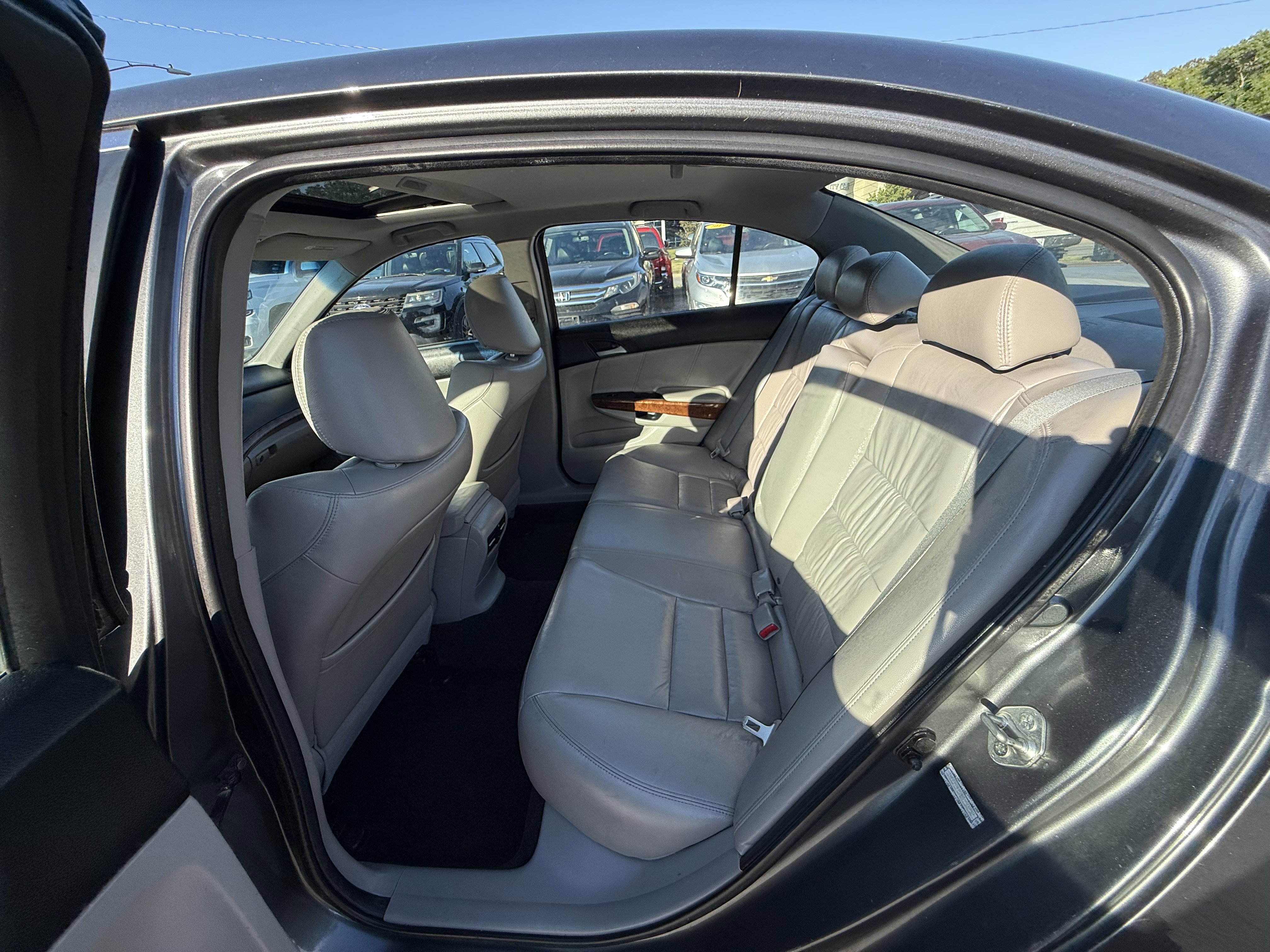 Used 2011 Honda Accord EX-L image 12