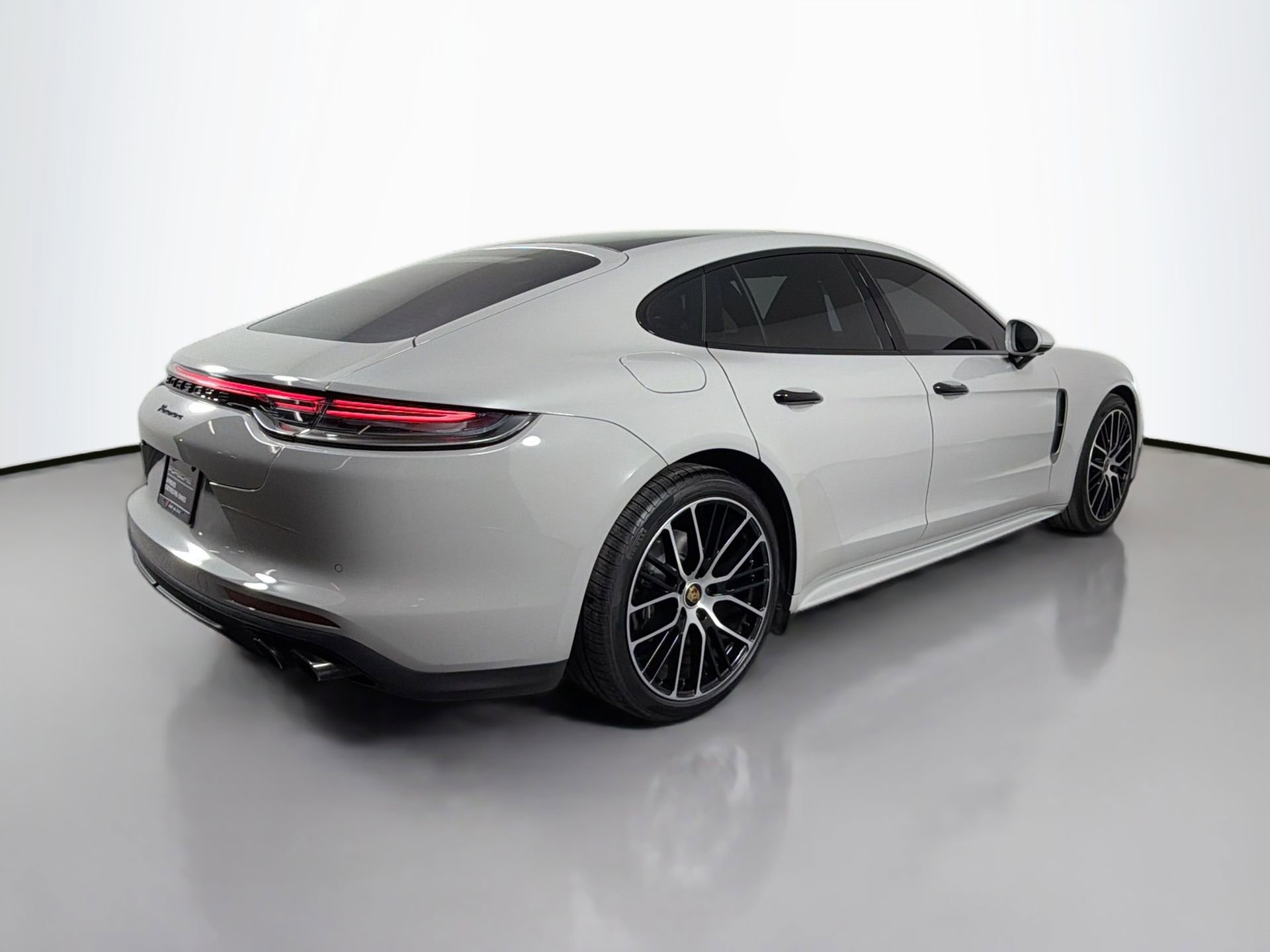 Certified 2023 Porsche Panamera Platinum Edition image 7