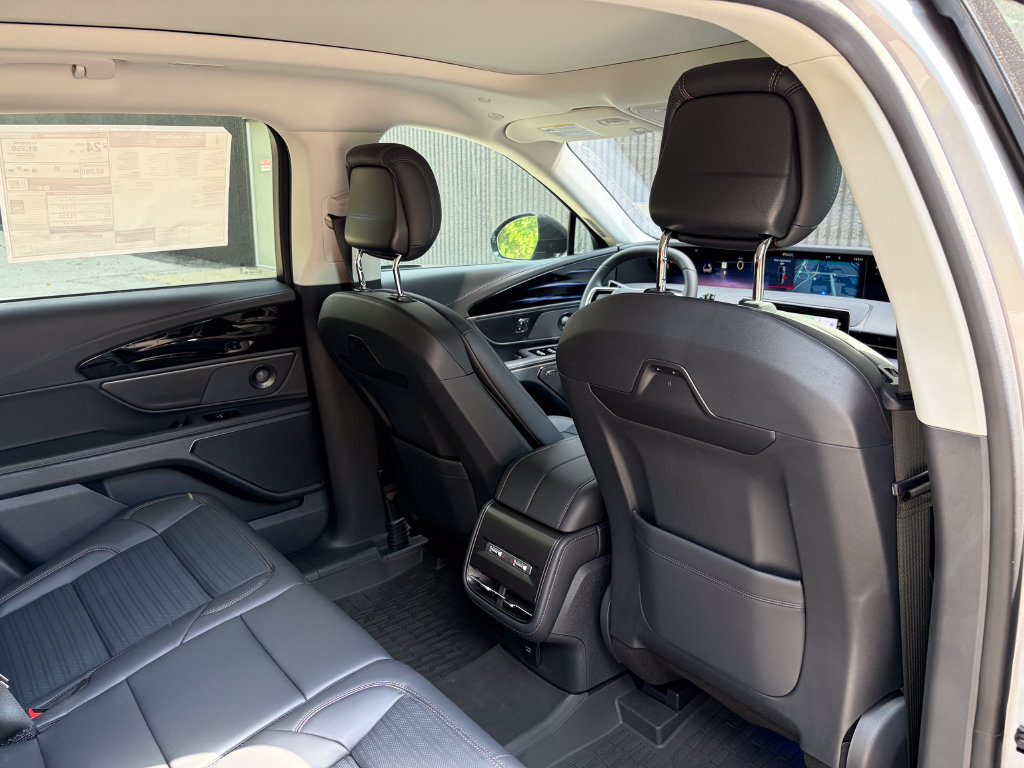 New 2026 Lincoln Nautilus Reserve w/ Jet Appearance Package AWD/4WD image 28