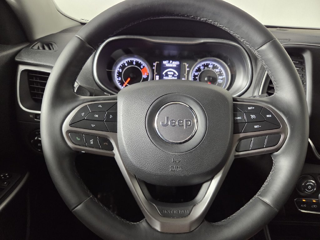 Used 2019 Jeep Cherokee Latitude Plus FWD image 16