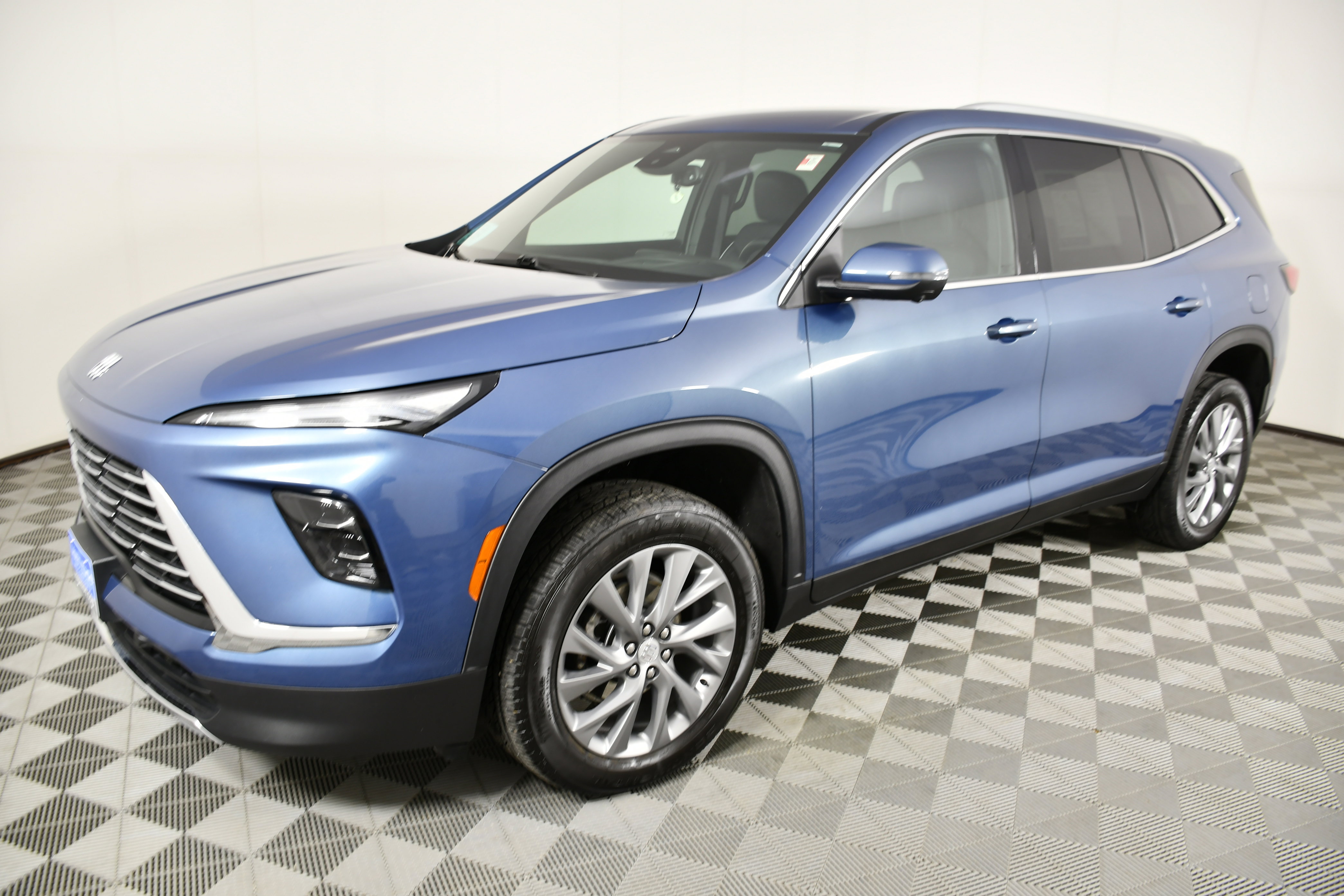 Used 2025 Buick Enclave Preferred image 10