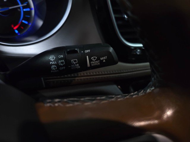 Used 2021 Chrysler Pacifica Limited w/ Uconnect Theater Family Group FWD image 28