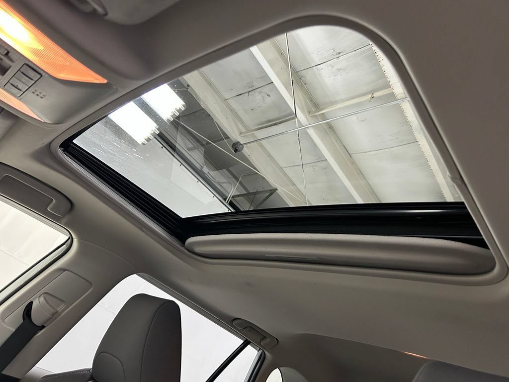 Certified 2020 Toyota RAV4 XLE w/ Convenience Package AWD/4WD image 18