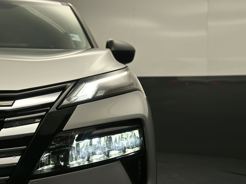 Used 2025 Nissan Rogue S FWD image 10
