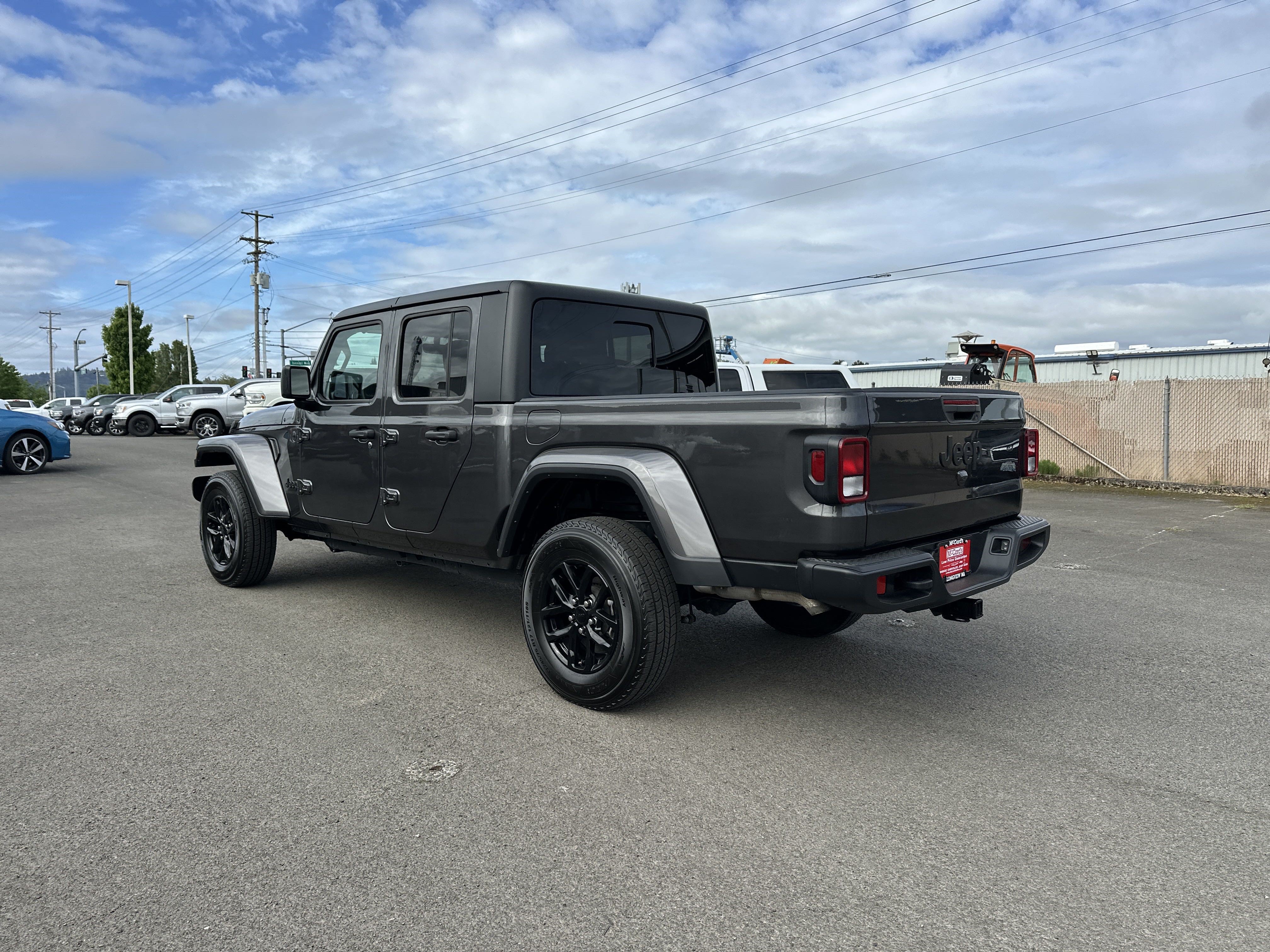 Used 2023 Jeep Gladiator Sport AWD/4WD image 3