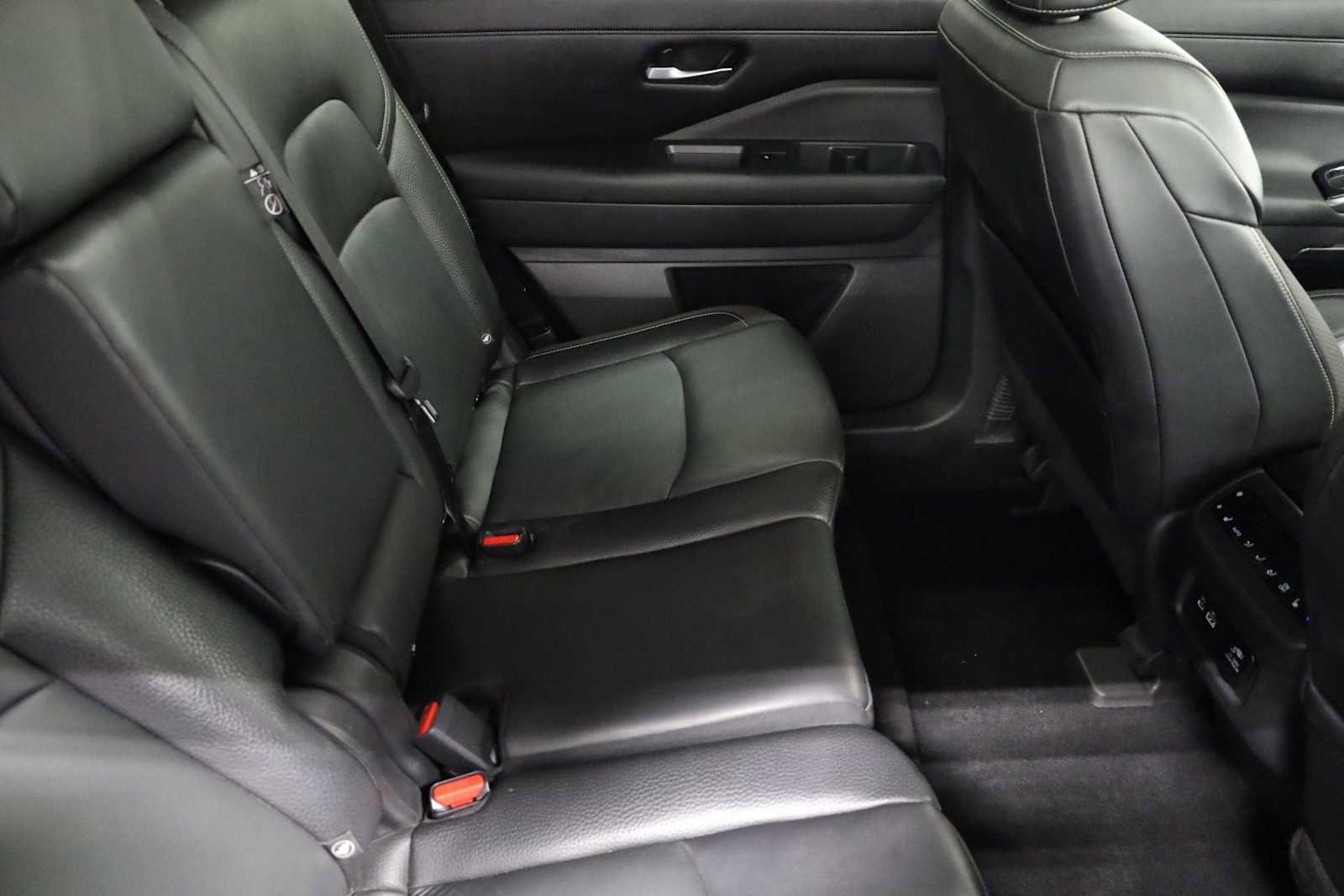 Used 2022 Nissan Pathfinder SL image 33