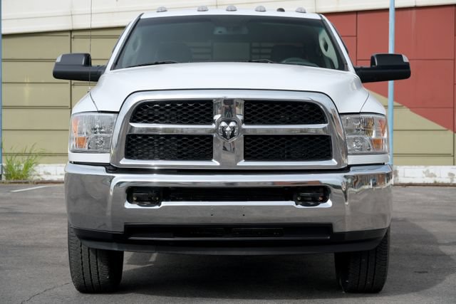 Used 2018 RAM 3500 Tradesman w/ Chrome Appearance Group AWD/4WD image 4