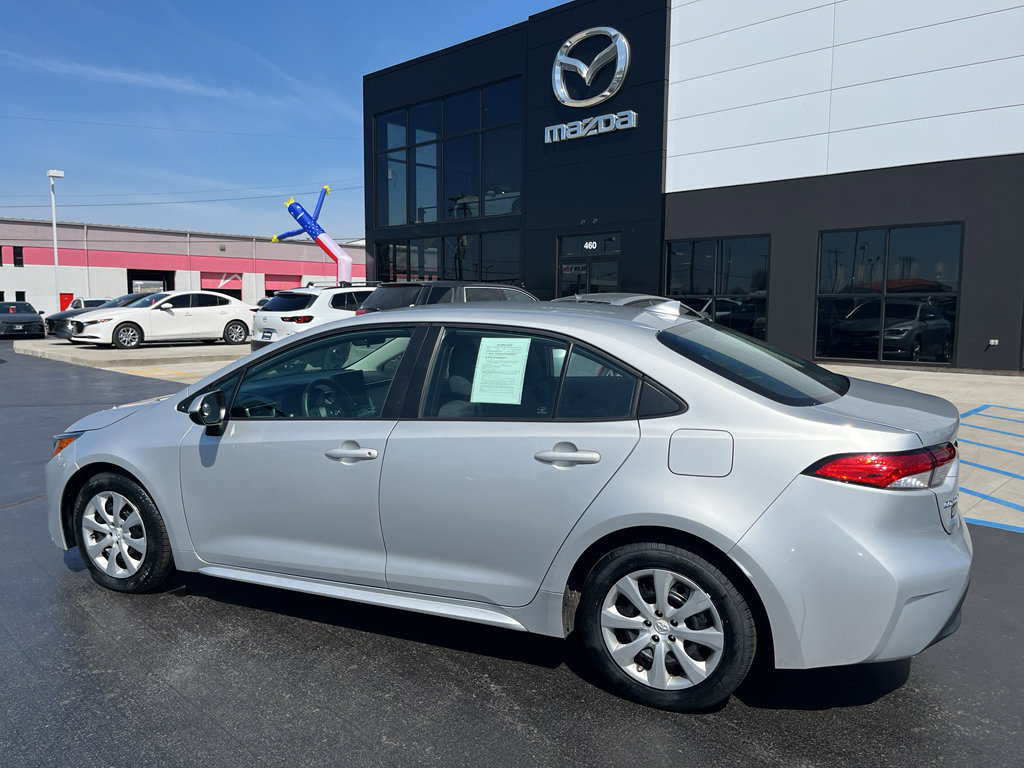 Used 2023 Toyota Corolla LE image 3