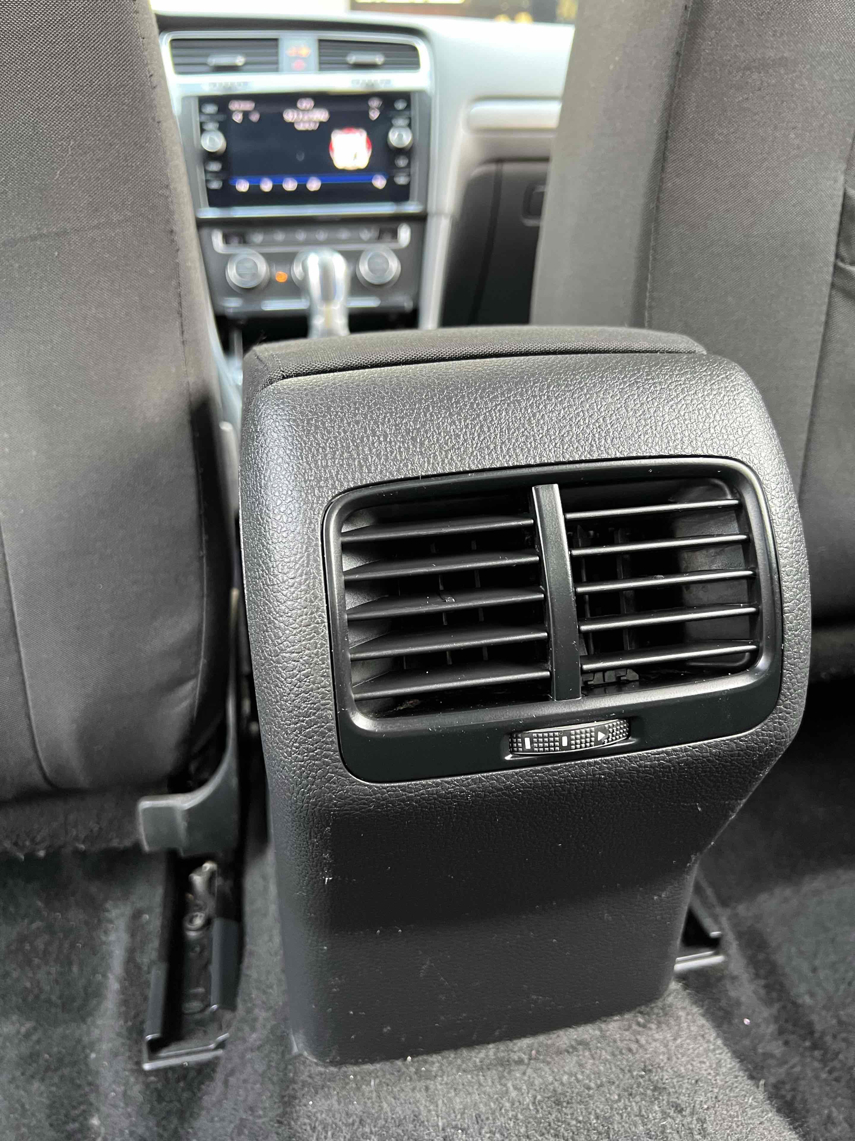 Used 2019 Volkswagen e-Golf SE w/ Driver Assistance Package image 35