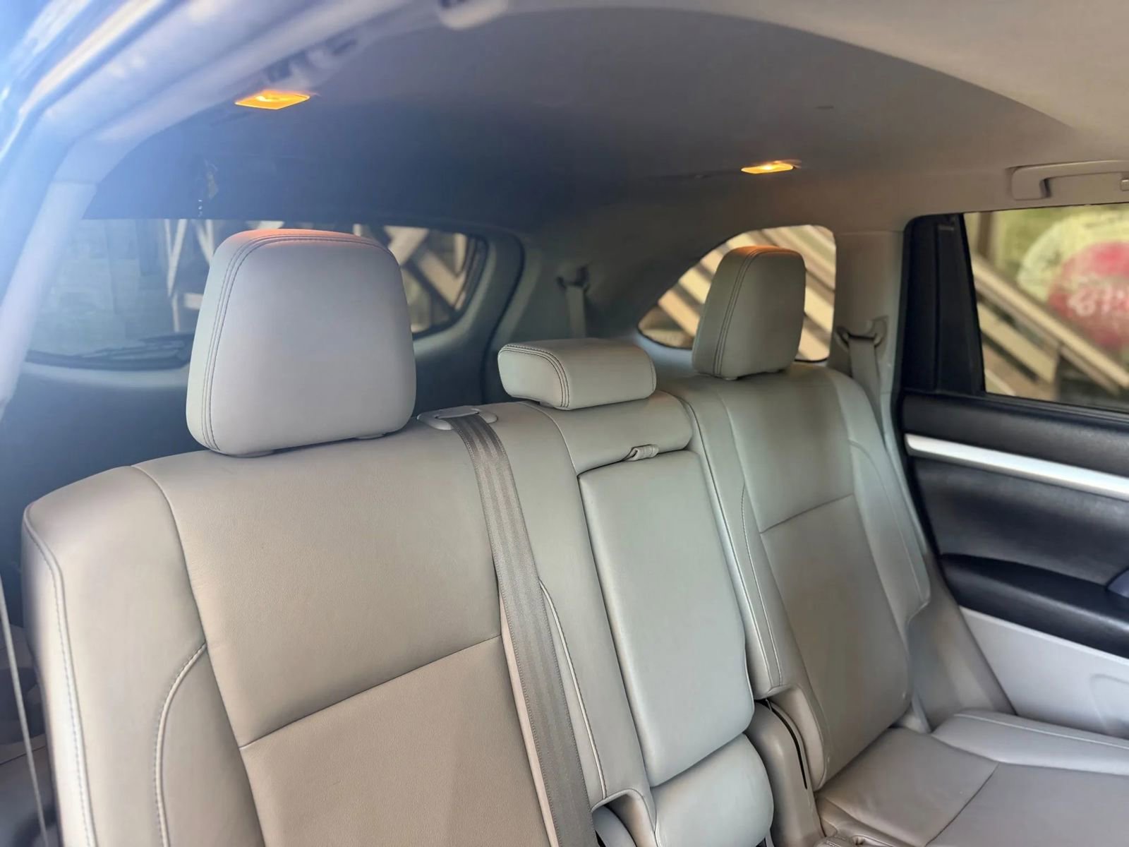 Used 2016 Toyota Highlander XLE AWD/4WD image 35