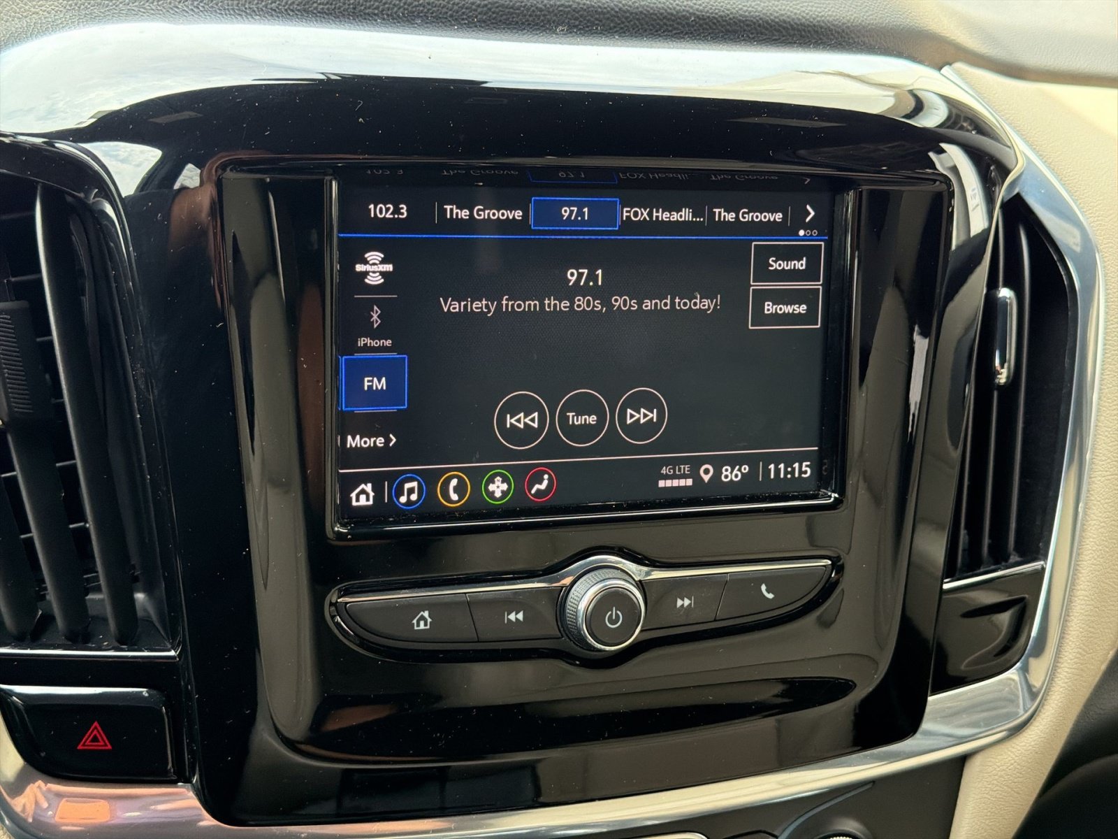 Used 2022 Chevrolet Traverse LS FWD image 16