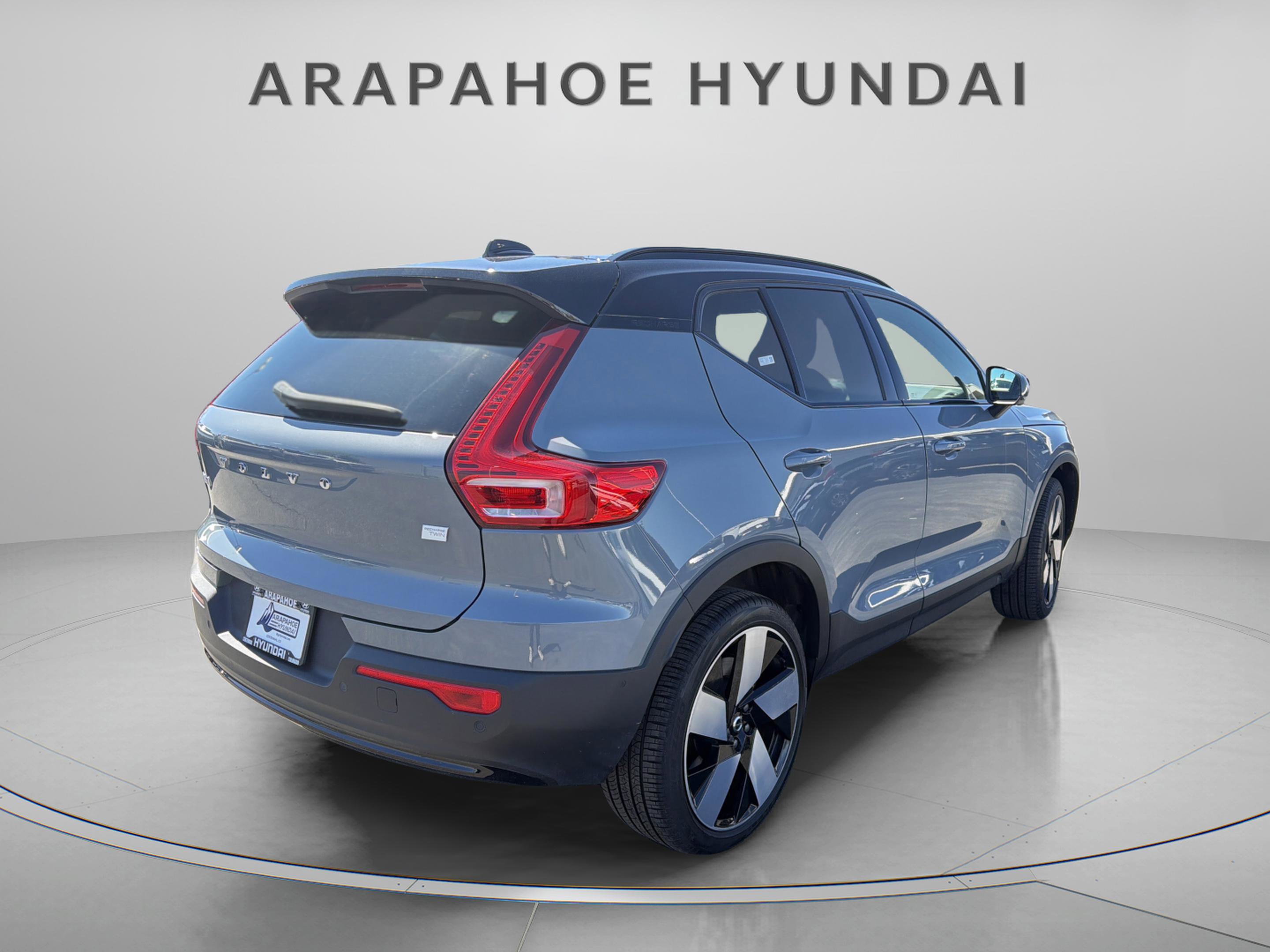 Used 2023 Volvo XC40 Recharge Ultimate image 5