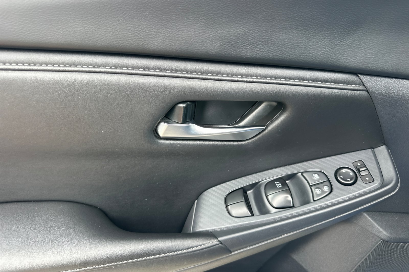 Used 2025 Nissan Sentra SV FWD image 9