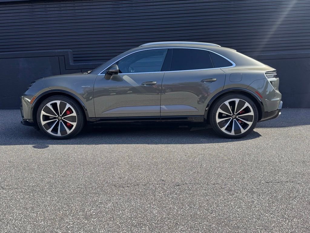 Certified 2024 Porsche Macan Turbo Electric image 7