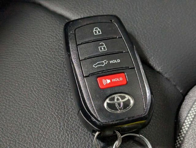 Used 2025 Toyota Highlander XSE image 25