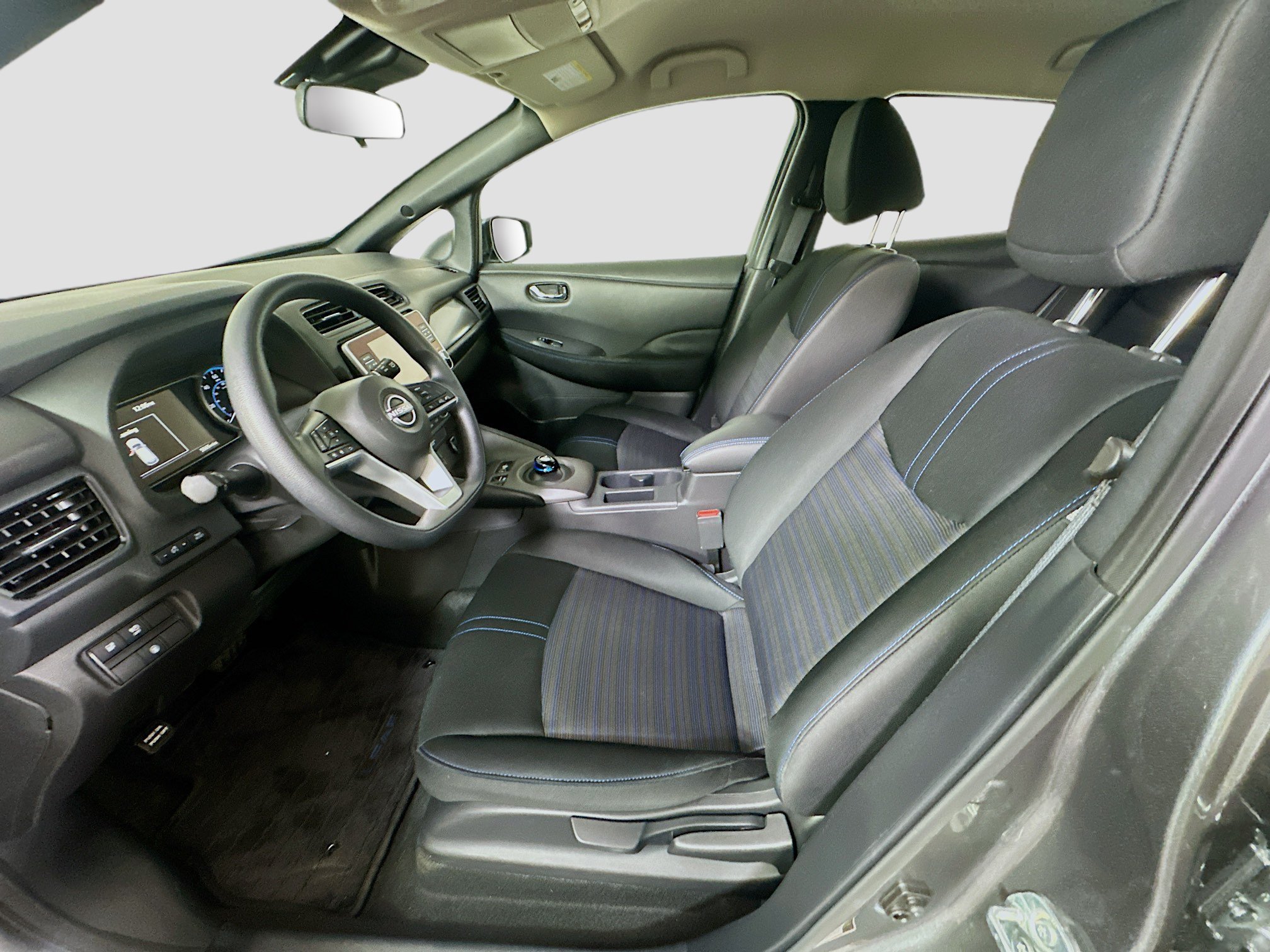Used 2024 Nissan Leaf S FWD image 13