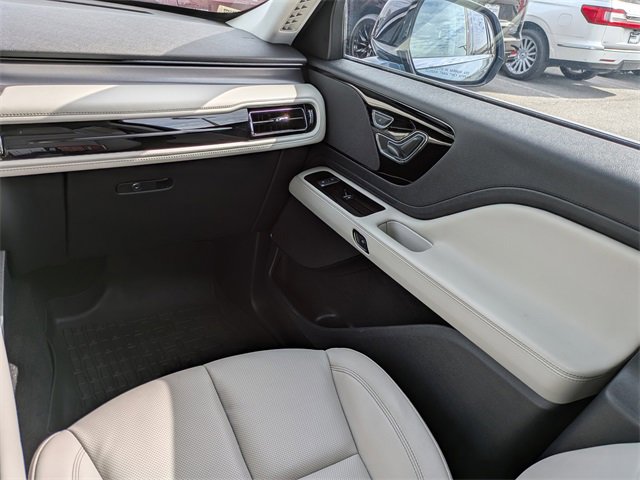 Used 2025 Lincoln Aviator 2WD image 17