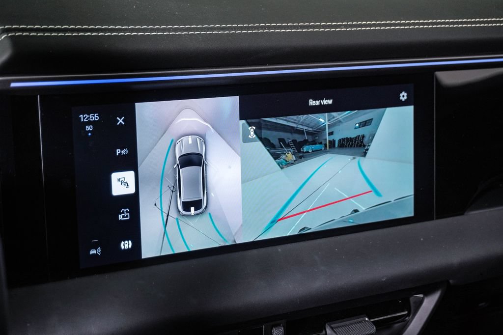 Certified 2025 Porsche Macan 4S Electric AWD/4WD image 23