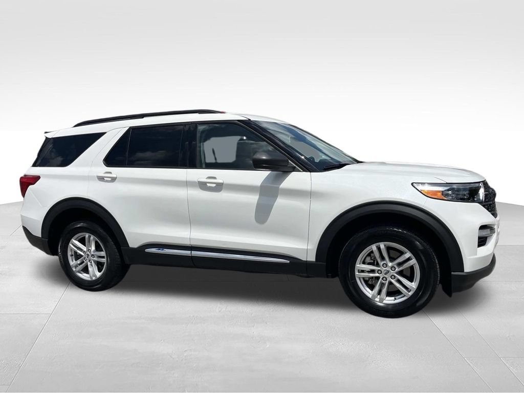 Certified 2024 Ford Explorer XLT w/ Equipment Group 202A AWD/4WD image 2