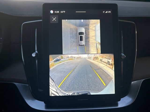 Certified 2025 Volvo XC90 B6 Plus image 23