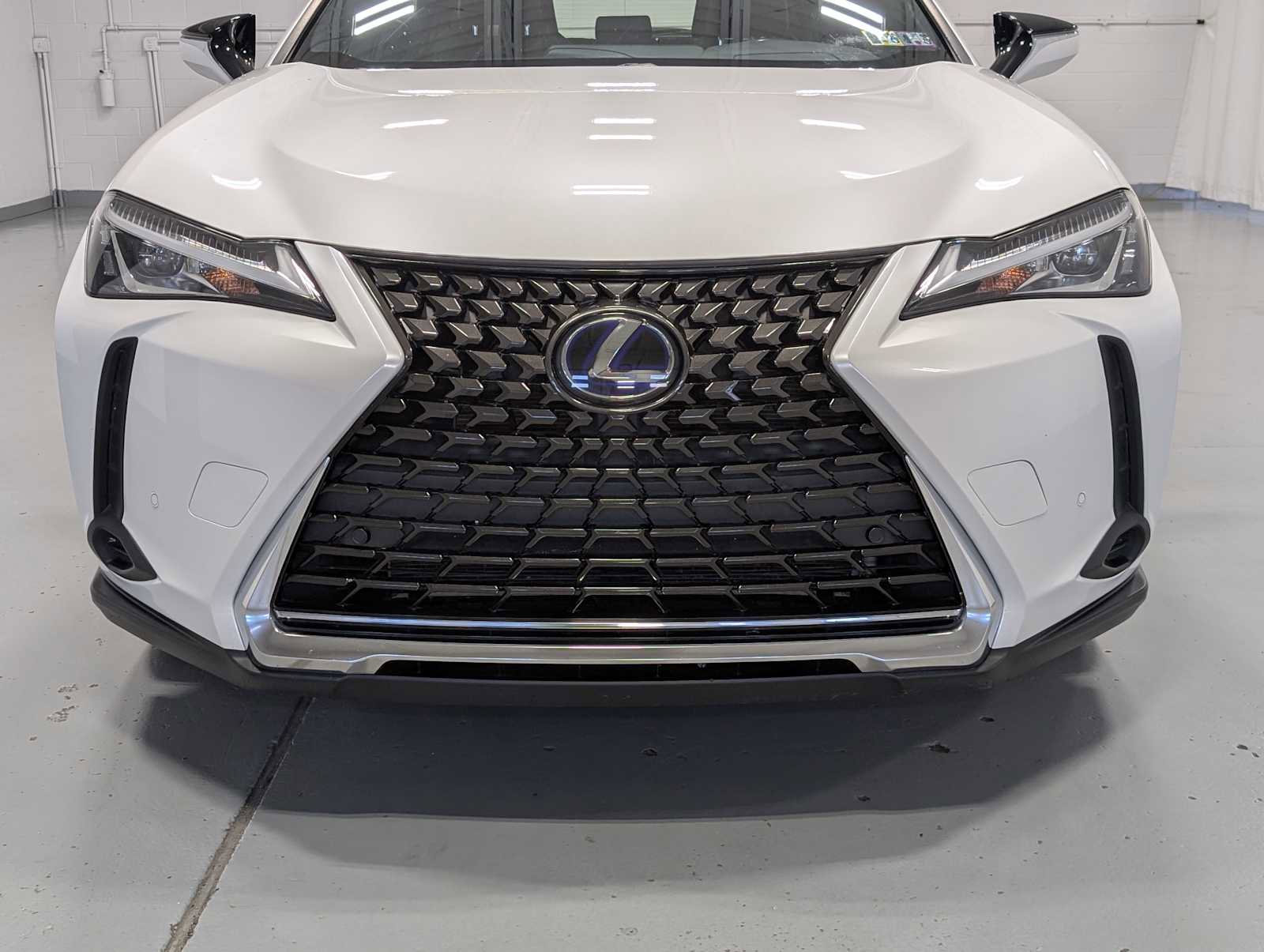 Used 2020 Lexus UX 250h w/ Premium Package image 2