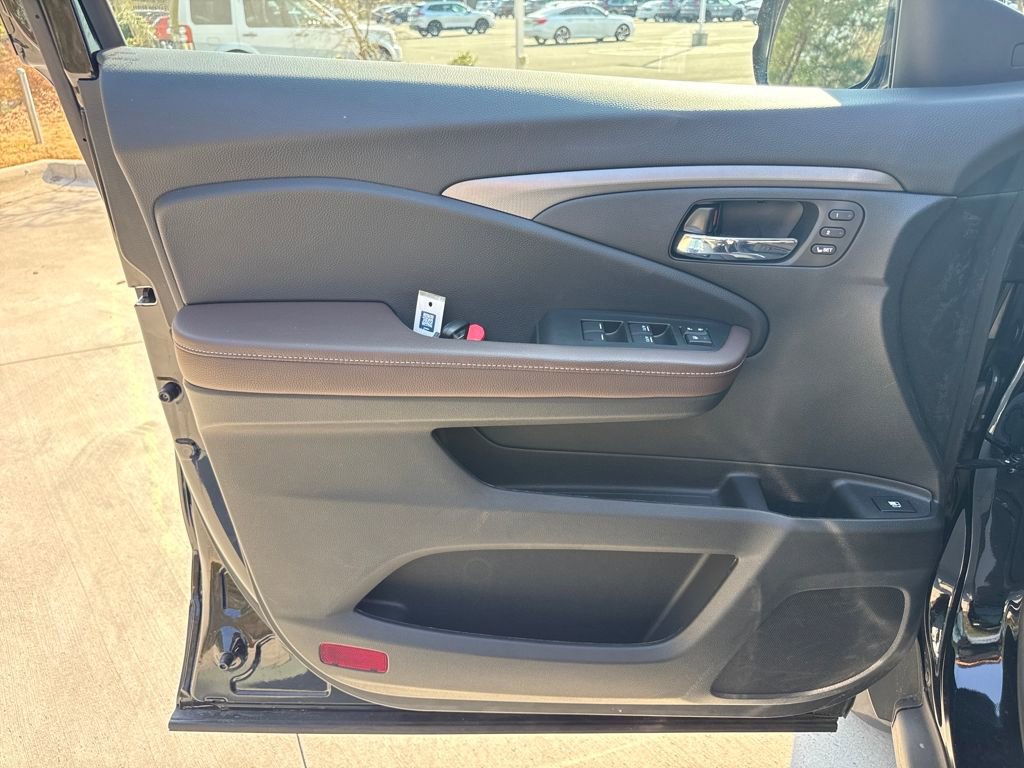 Certified 2025 Honda Ridgeline RTL image 13