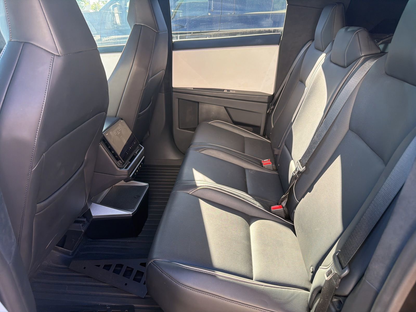 Used 2024 Tesla Cybertruck AWD Crew Cab image 15