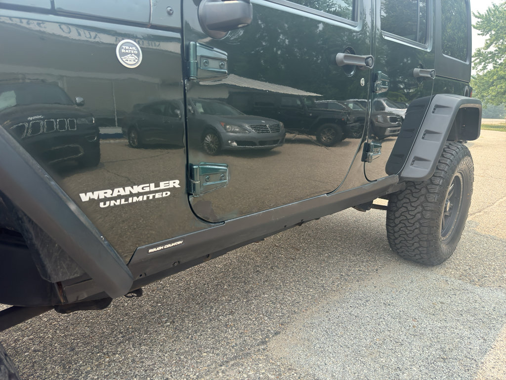 Used 2011 Jeep Wrangler Unlimited Rubicon w/ Connectivity Group AWD/4WD image 10