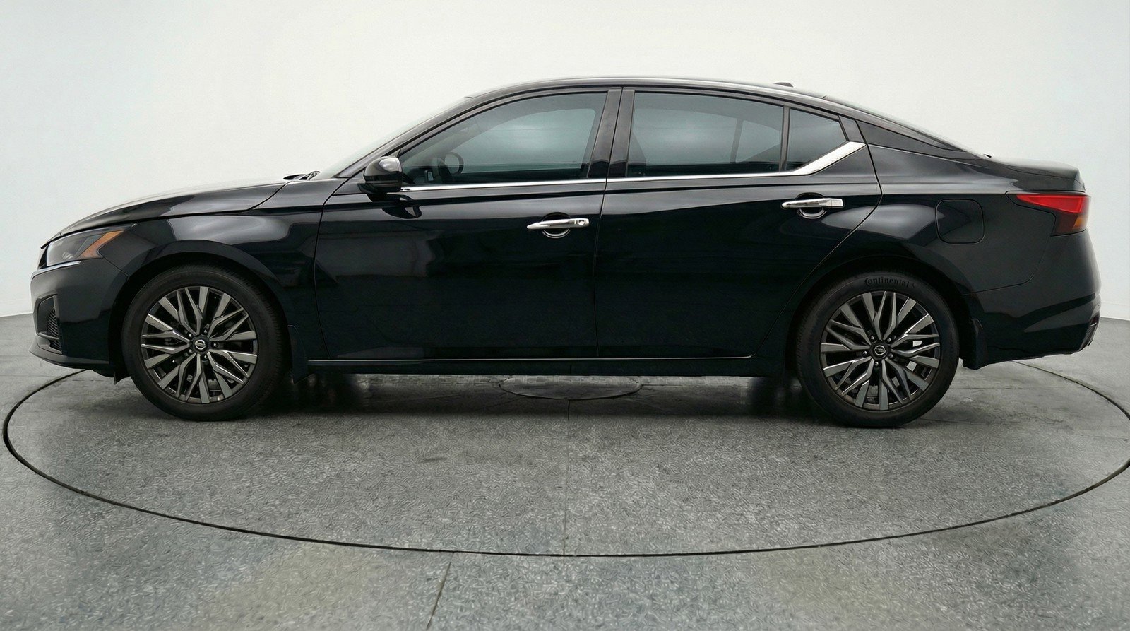 Used 2025 Nissan Altima 2.5 SV image 5