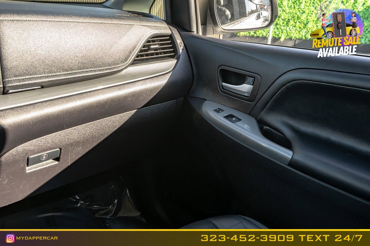 Used 2017 Toyota Sienna SE FWD image 23
