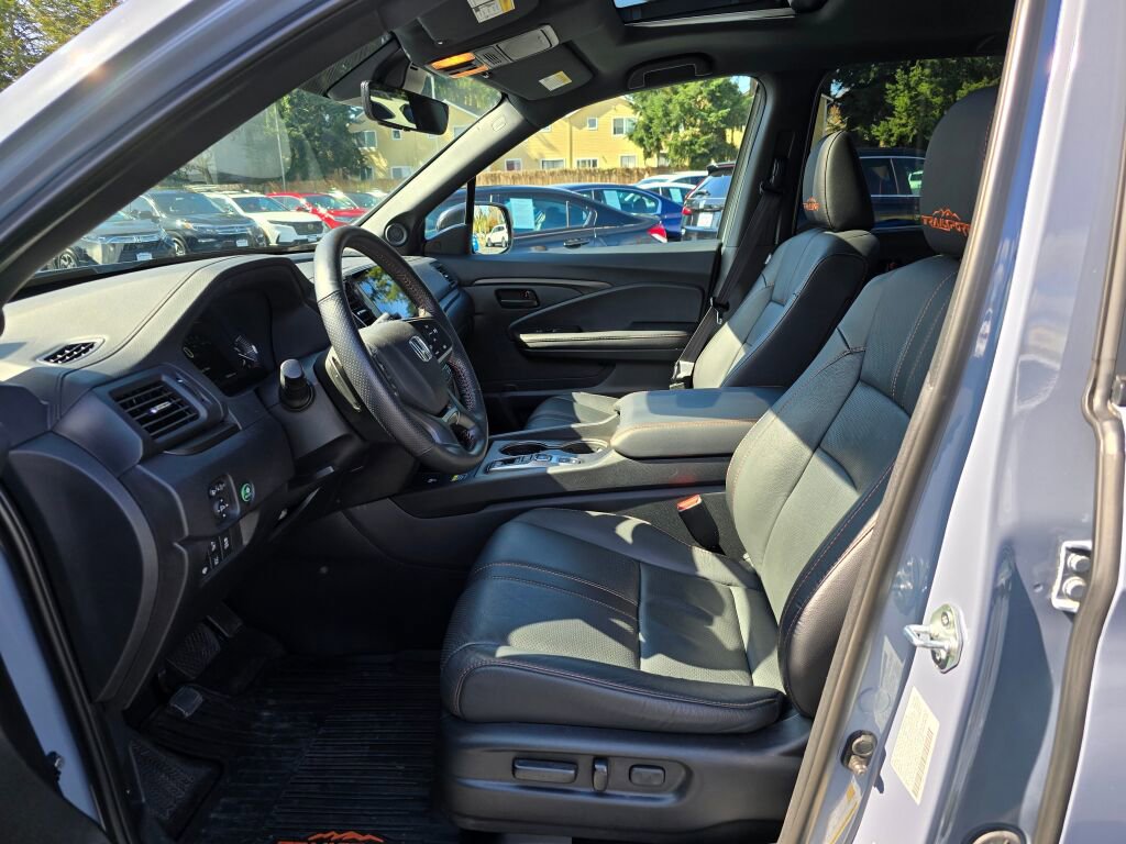 Used 2024 Honda Passport TrailSport image 3