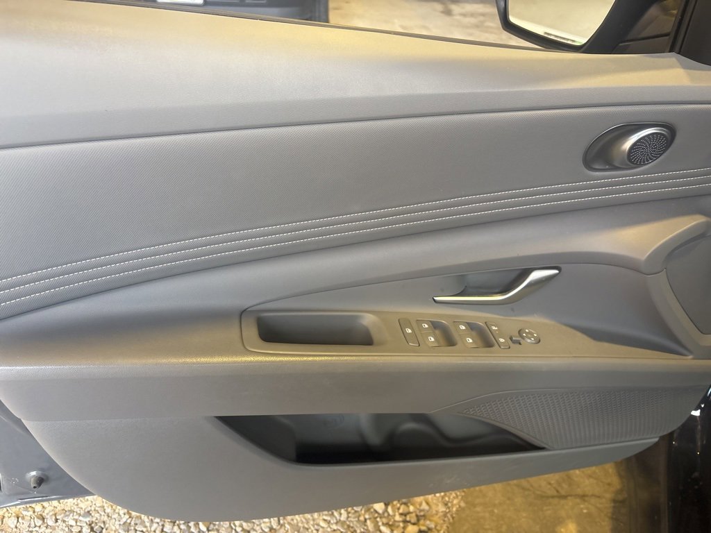 Used 2024 Hyundai Elantra SEL w/ Convenience Package image 11