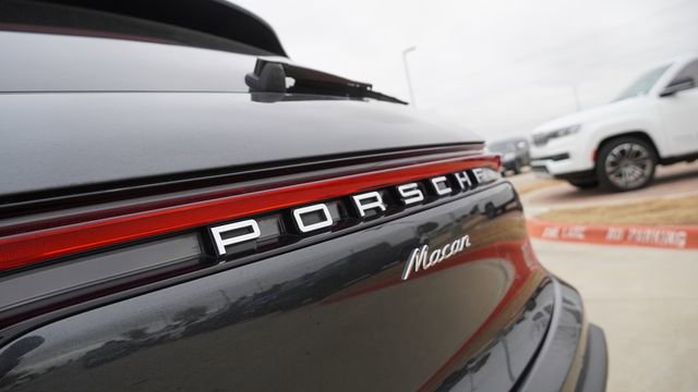 Used 2023 Porsche Macan image 12