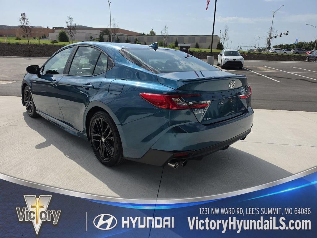 Used 2025 Toyota Camry SE FWD image 3