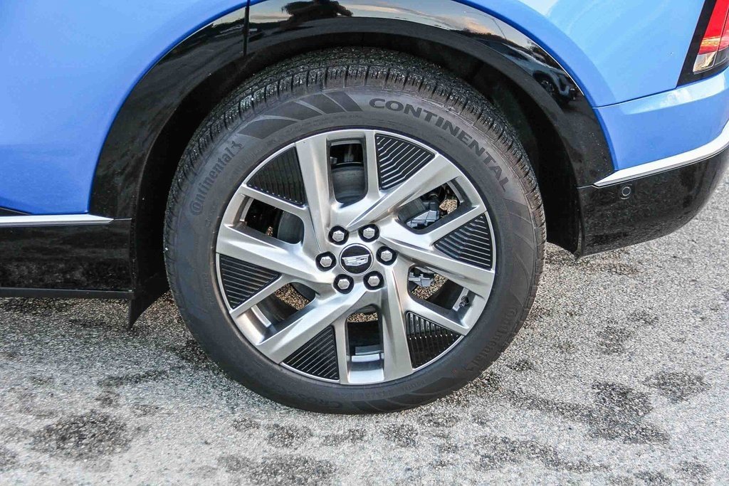 New 2026 Cadillac Optiq Luxury 2 image 8