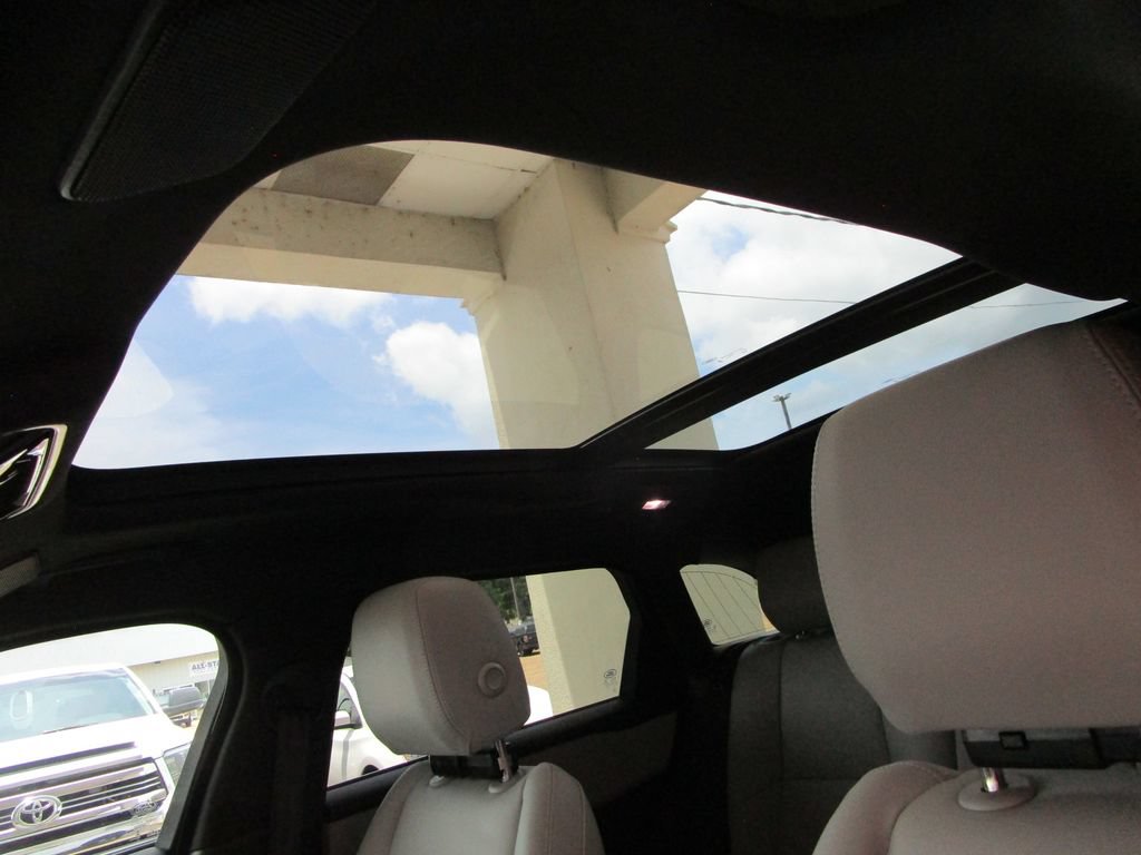 Used 2026 Land Rover Range Rover Velar Dynamic SE AWD/4WD image 26