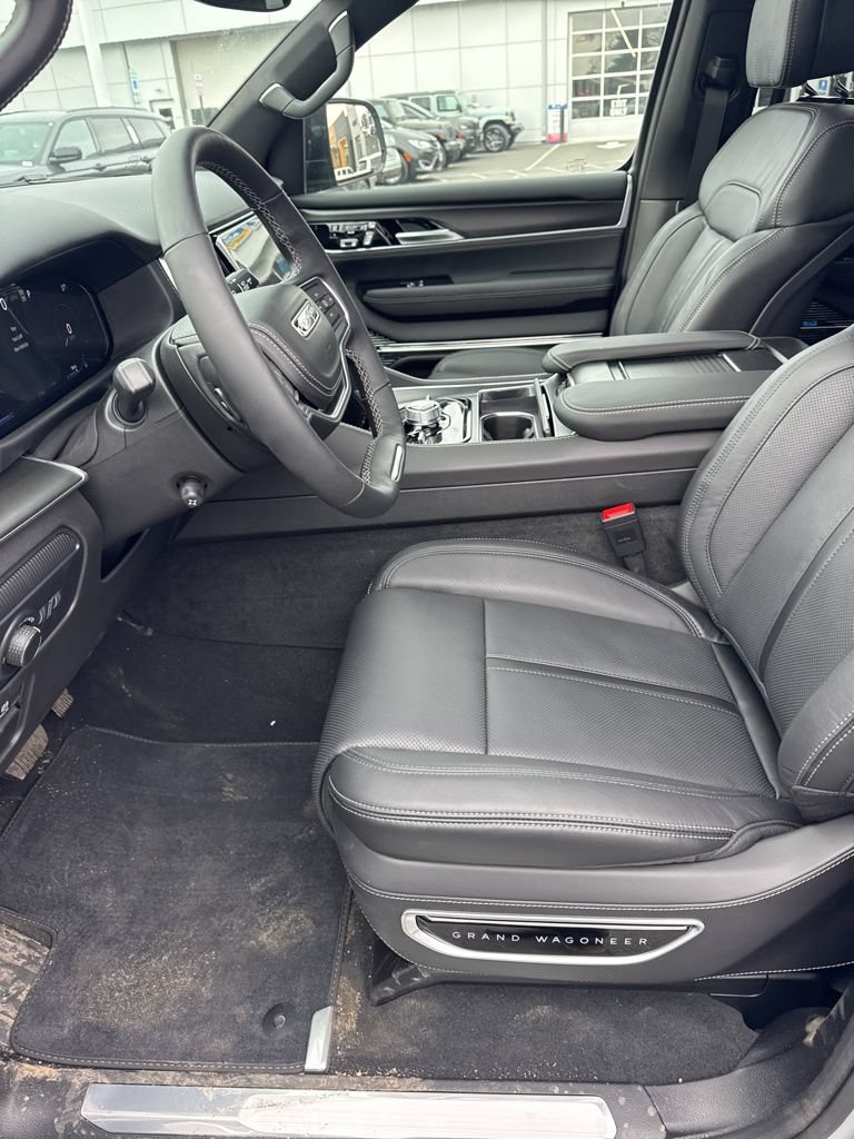 New 2026 Jeep Grand Wagoneer Summit w/ 8-Passenger Seating Package AWD/4WD image 9