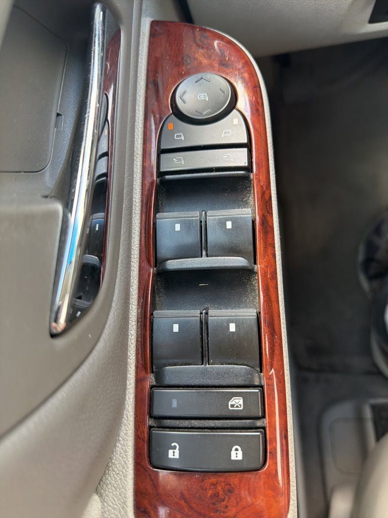 Used 2011 Chevrolet Suburban LT w/ Luxury Package image 7