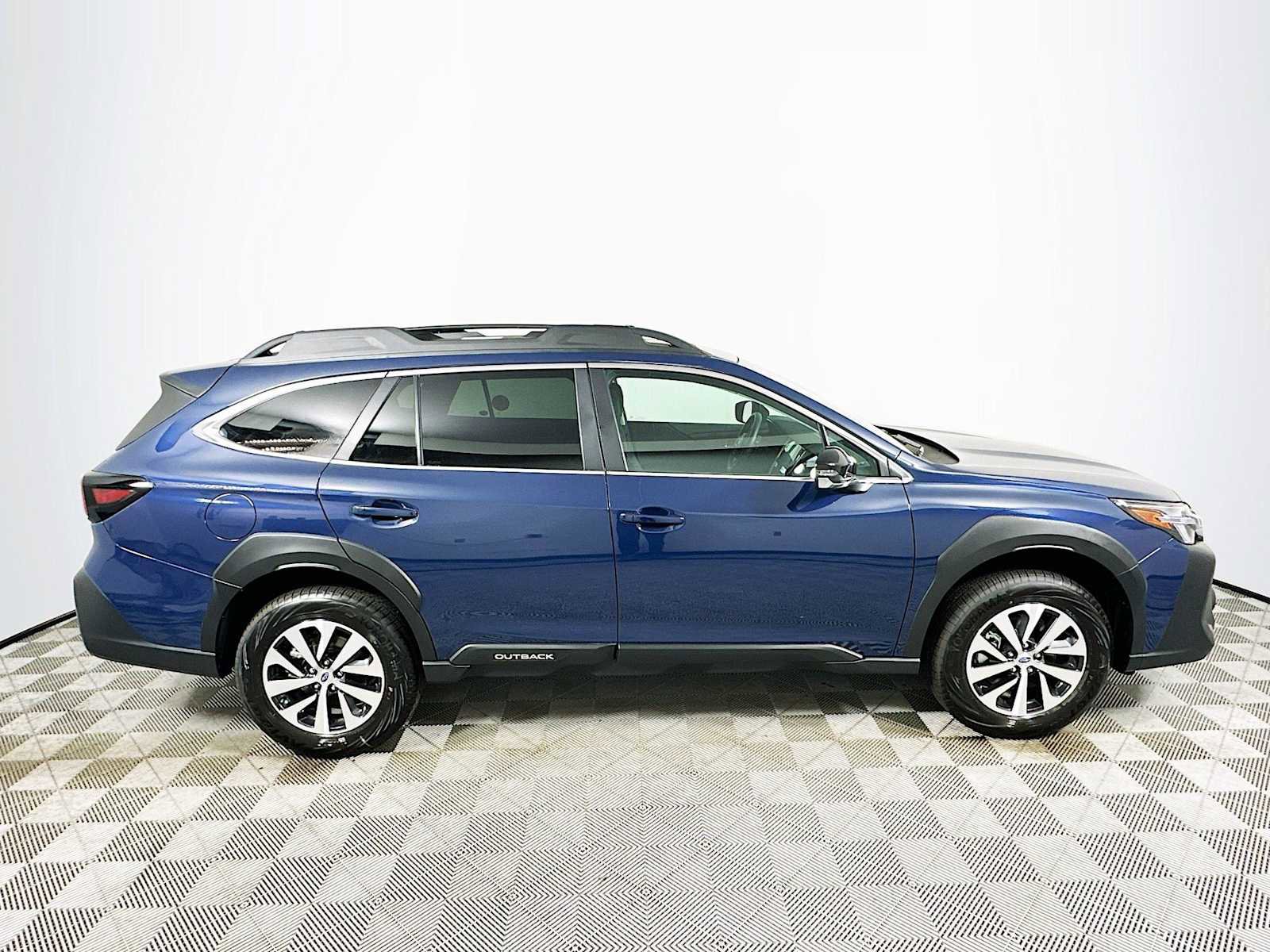 Certified 2025 Subaru Outback Premium w/ Popular Package #1A image 8