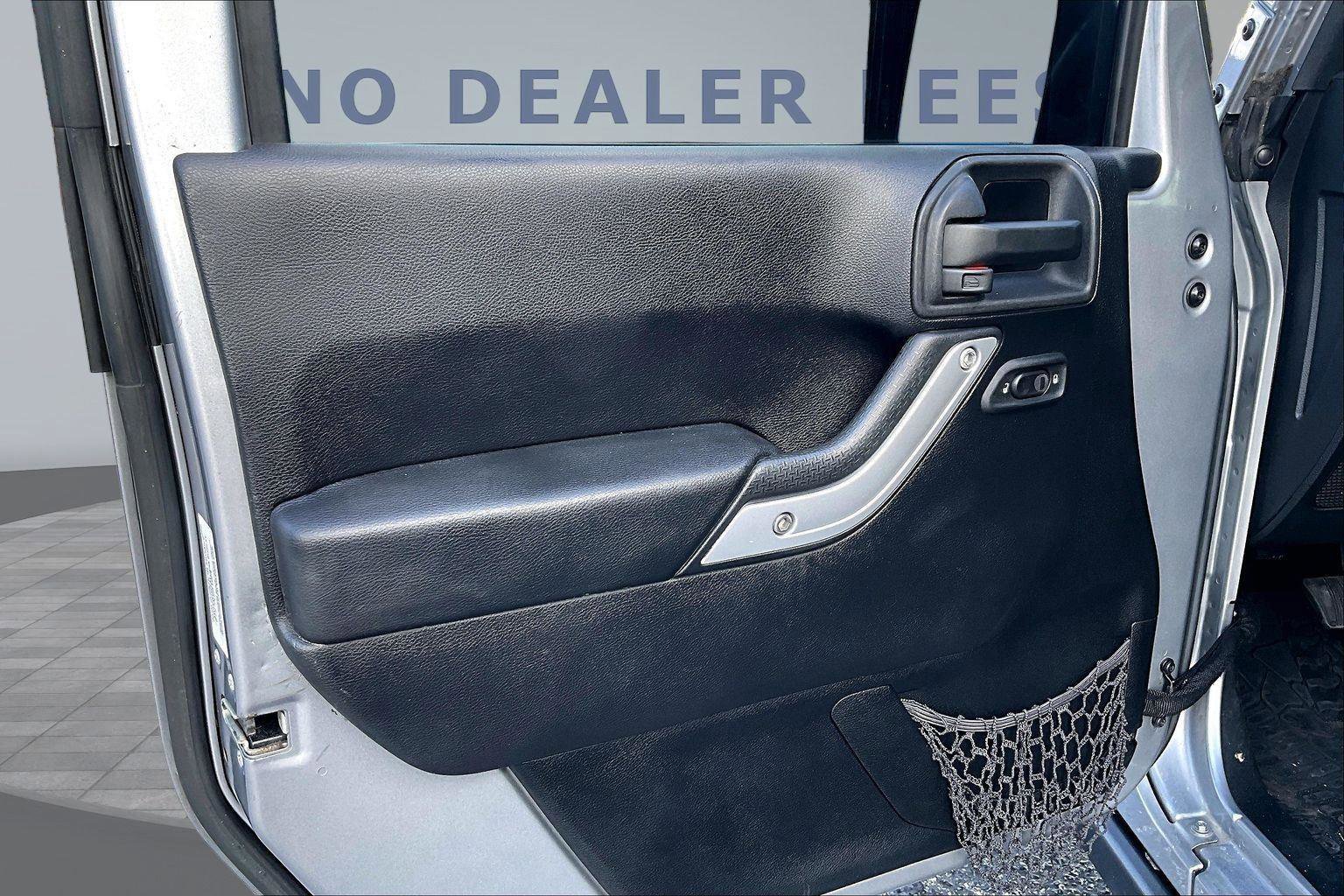 Used 2014 Jeep Wrangler Unlimited Rubicon w/ Dual Top Group AWD/4WD image 19