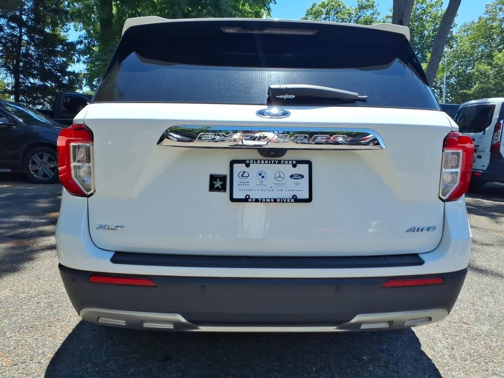 Certified 2023 Ford Explorer XLT w/ Equipment Group 202A AWD/4WD image 3