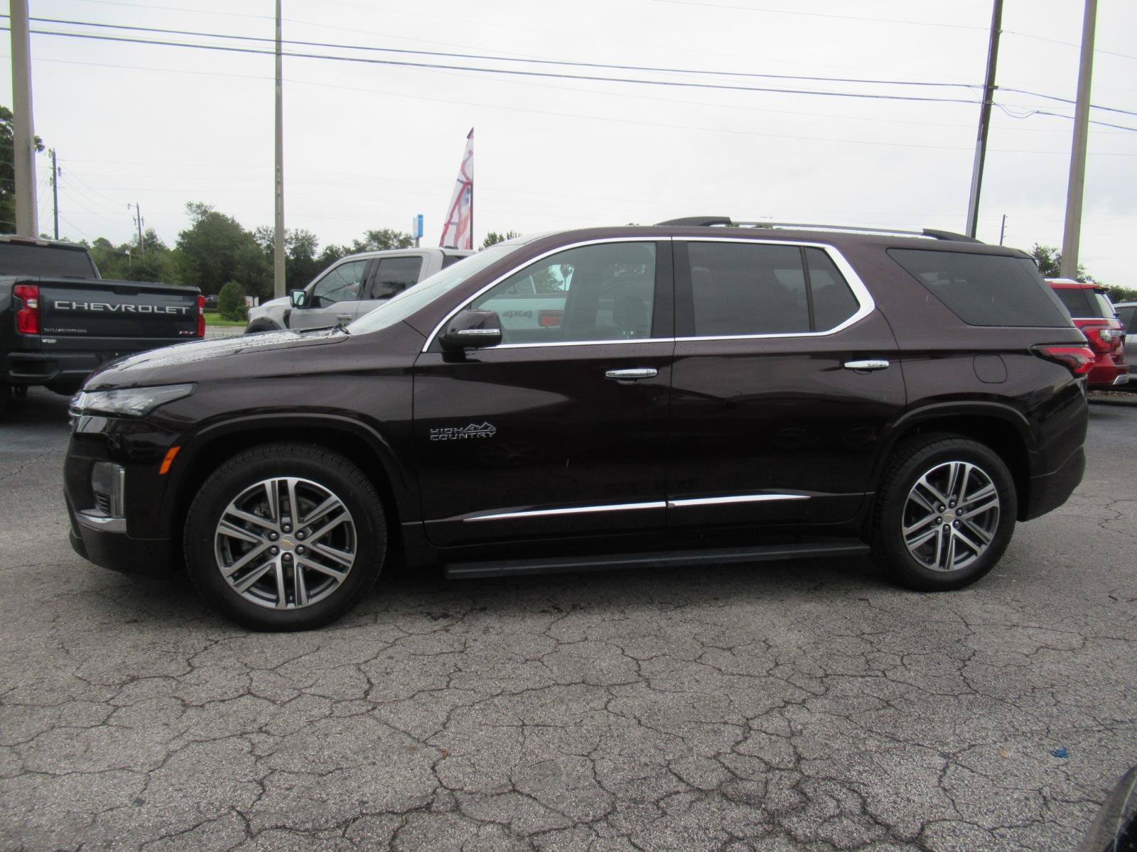 Used 2022 Chevrolet Traverse High Country FWD image 2